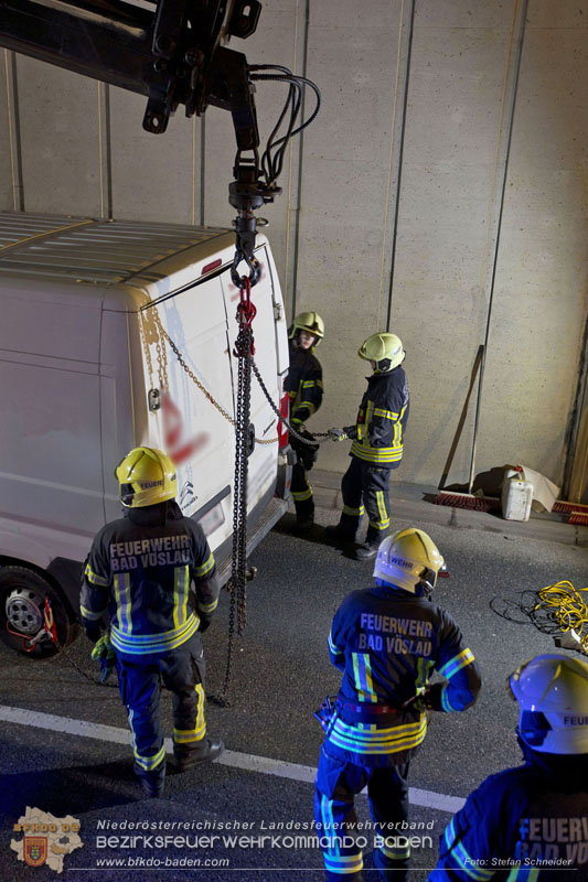 20241212_Eine eingeklemmte Person nach Verkehrsunfall in Bad Vöslau   Foto: Stefan Schneider BFKDO BADEN  