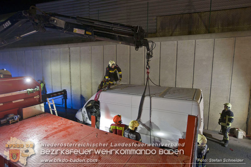 20241212_Eine eingeklemmte Person nach Verkehrsunfall in Bad Vöslau   Foto: Stefan Schneider BFKDO BADEN  