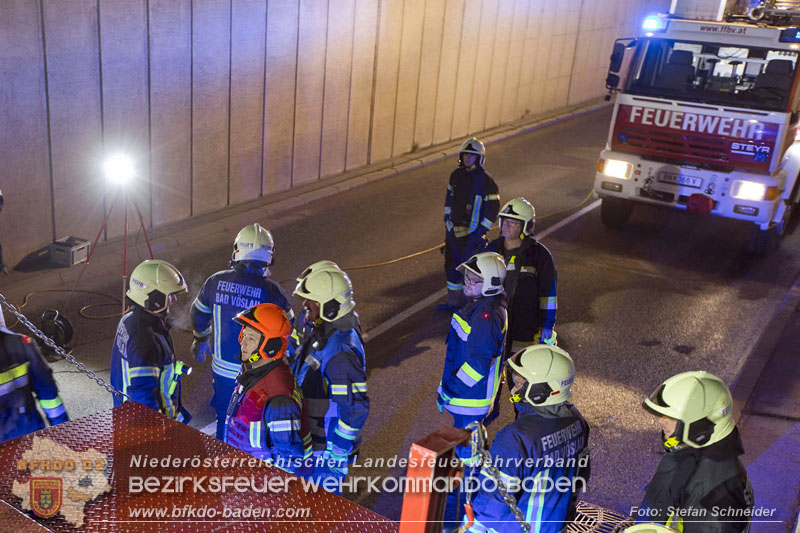20241212_Eine eingeklemmte Person nach Verkehrsunfall in Bad Vöslau   Foto: Stefan Schneider BFKDO BADEN  