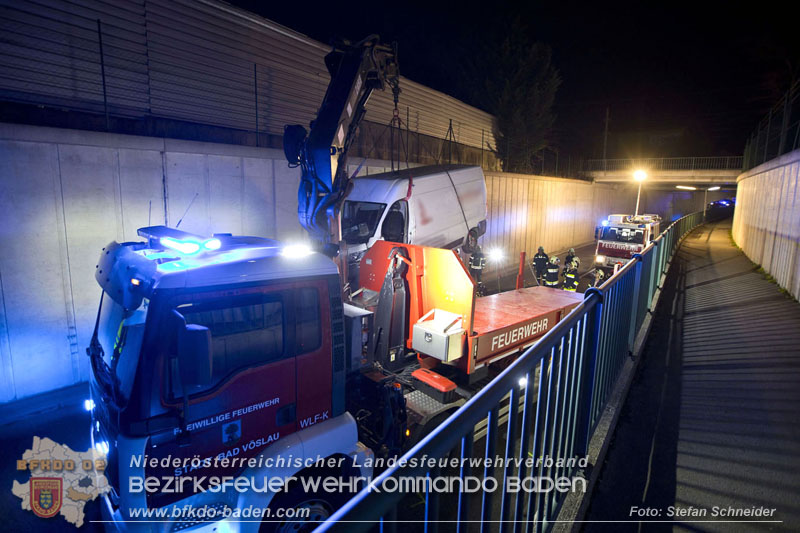 20241212_Eine eingeklemmte Person nach Verkehrsunfall in Bad Vöslau   Foto: Stefan Schneider BFKDO BADEN  