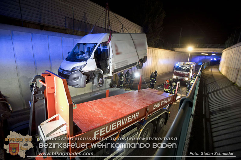 20241212_Eine eingeklemmte Person nach Verkehrsunfall in Bad Vöslau   Foto: Stefan Schneider BFKDO BADEN  