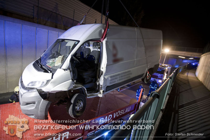 20241212_Eine eingeklemmte Person nach Verkehrsunfall in Bad Vöslau   Foto: Stefan Schneider BFKDO BADEN  
