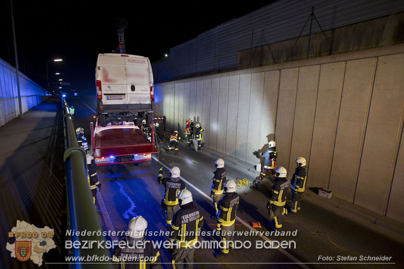 20241212_Eine eingeklemmte Person nach Verkehrsunfall in Bad Vöslau   Foto: Stefan Schneider BFKDO BADEN  