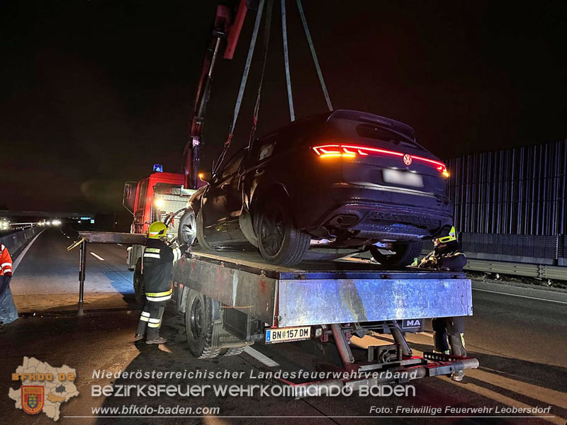 20241216 Verkehrsunfall auf der A2 bei Bad Voeslau - SUV gegen Sattelzug Foto: Freiwillige Feuerwehr Leobersdorf 20241216 Verkehrsunfall auf der A2 bei Bad Voeslau - SUV gegen Sattelzug Foto: Freiwillige Feuerwehr Leobersdorf