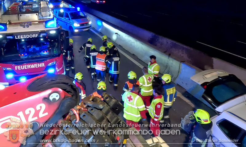 20241219_Personenrettung nach Verkehrsunfall auf der A2 bei Baden Foto: Stefan Schneider BFKDO BADEN 20241219_Personenrettung nach Verkehrsunfall auf der A2 bei Baden Foto: Stefan Schneider BFKDO BADEN