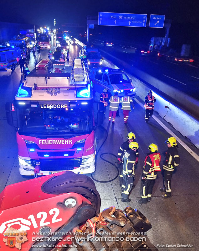 20241219_Personenrettung nach Verkehrsunfall auf der A2 bei Baden Foto: Stefan Schneider BFKDO BADEN 20241219_Personenrettung nach Verkehrsunfall auf der A2 bei Baden Foto: Stefan Schneider BFKDO BADEN