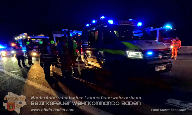 20241219_Personenrettung nach Verkehrsunfall auf der A2 bei Baden Foto: Stefan Schneider BFKDO BADEN 20241219_Personenrettung nach Verkehrsunfall auf der A2 bei Baden Foto: Stefan Schneider BFKDO BADEN