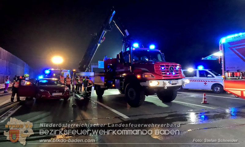20241219_Personenrettung nach Verkehrsunfall auf der A2 bei Baden Foto: Stefan Schneider BFKDO BADEN 20241219_Personenrettung nach Verkehrsunfall auf der A2 bei Baden Foto: Stefan Schneider BFKDO BADEN
