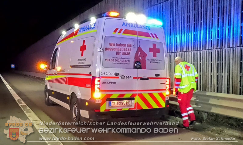 20241219_Personenrettung nach Verkehrsunfall auf der A2 bei Baden Foto: Stefan Schneider BFKDO BADEN 20241219_Personenrettung nach Verkehrsunfall auf der A2 bei Baden Foto: Stefan Schneider BFKDO BADEN