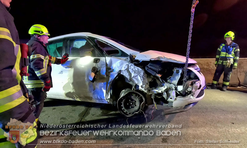 20241219_Personenrettung nach Verkehrsunfall auf der A2 bei Baden Foto: Stefan Schneider BFKDO BADEN 20241219_Personenrettung nach Verkehrsunfall auf der A2 bei Baden Foto: Stefan Schneider BFKDO BADEN