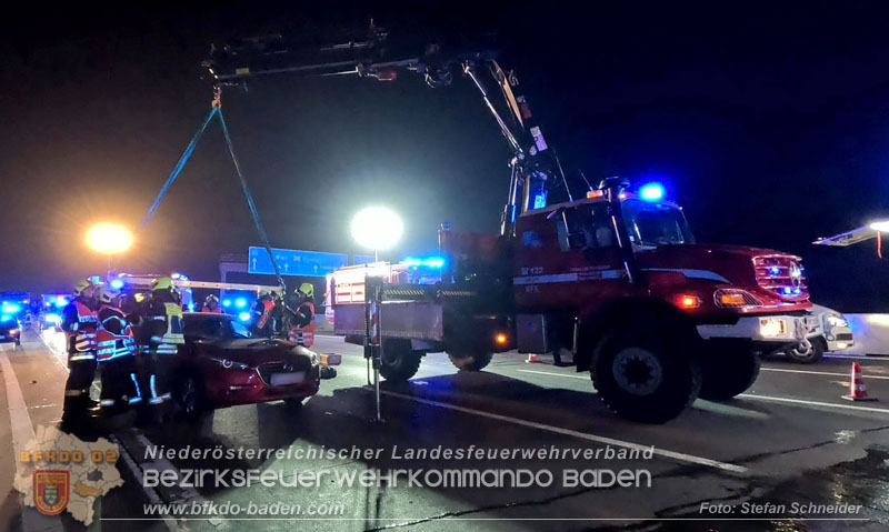 20241219_Personenrettung nach Verkehrsunfall auf der A2 bei Baden Foto: Stefan Schneider BFKDO BADEN 20241219_Personenrettung nach Verkehrsunfall auf der A2 bei Baden Foto: Stefan Schneider BFKDO BADEN