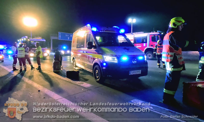 20241219_Personenrettung nach Verkehrsunfall auf der A2 bei Baden Foto: Stefan Schneider BFKDO BADEN 20241219_Personenrettung nach Verkehrsunfall auf der A2 bei Baden Foto: Stefan Schneider BFKDO BADEN