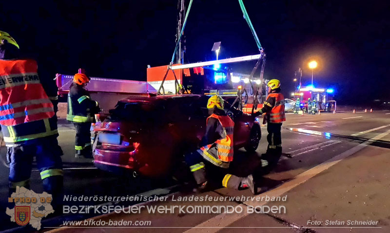 20241219_Personenrettung nach Verkehrsunfall auf der A2 bei Baden Foto: Stefan Schneider BFKDO BADEN 20241219_Personenrettung nach Verkehrsunfall auf der A2 bei Baden Foto: Stefan Schneider BFKDO BADEN