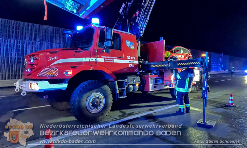 20241219_Personenrettung nach Verkehrsunfall auf der A2 bei Baden Foto: Stefan Schneider BFKDO BADEN 20241219_Personenrettung nach Verkehrsunfall auf der A2 bei Baden Foto: Stefan Schneider BFKDO BADEN