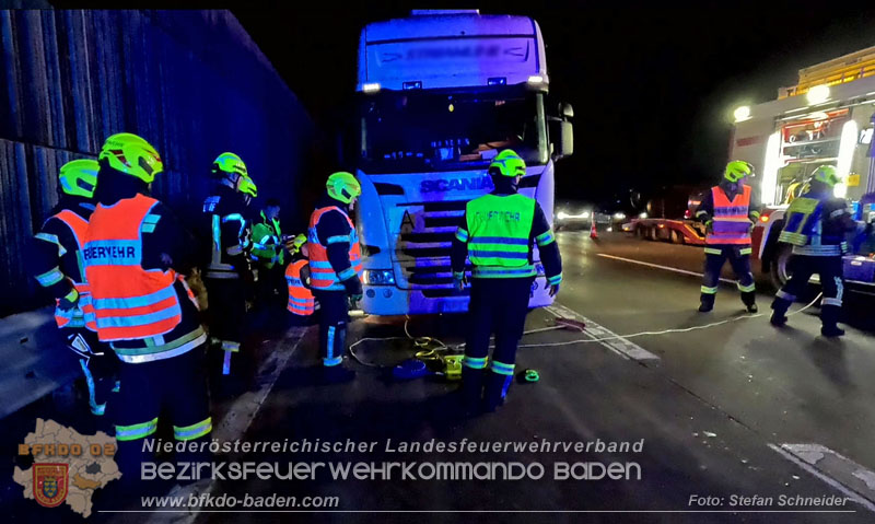 20241219_Personenrettung nach Verkehrsunfall auf der A2 bei Baden Foto: Stefan Schneider BFKDO BADEN 20241219_Personenrettung nach Verkehrsunfall auf der A2 bei Baden Foto: Stefan Schneider BFKDO BADEN