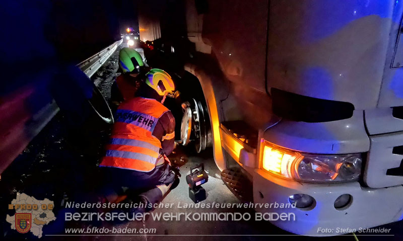 20241219_Personenrettung nach Verkehrsunfall auf der A2 bei Baden Foto: Stefan Schneider BFKDO BADEN 20241219_Personenrettung nach Verkehrsunfall auf der A2 bei Baden Foto: Stefan Schneider BFKDO BADEN
