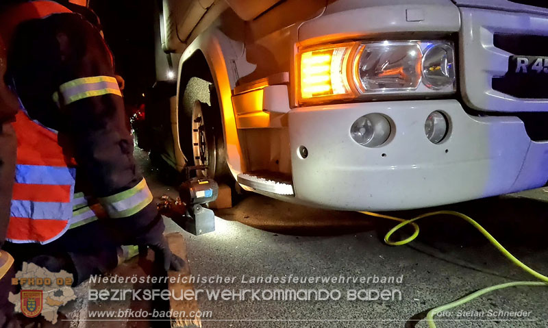 20241219_Personenrettung nach Verkehrsunfall auf der A2 bei Baden Foto: Stefan Schneider BFKDO BADEN 20241219_Personenrettung nach Verkehrsunfall auf der A2 bei Baden Foto: Stefan Schneider BFKDO BADEN