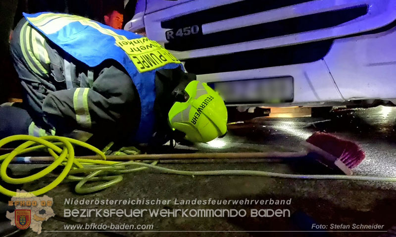 20241219_Personenrettung nach Verkehrsunfall auf der A2 bei Baden Foto: Stefan Schneider BFKDO BADEN 20241219_Personenrettung nach Verkehrsunfall auf der A2 bei Baden Foto: Stefan Schneider BFKDO BADEN