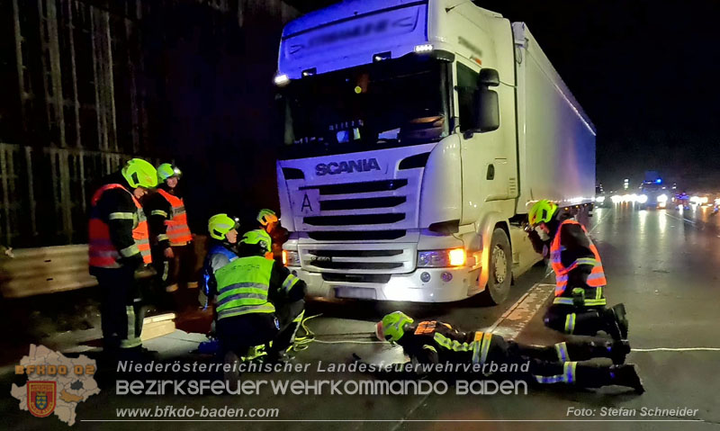 20241219_Personenrettung nach Verkehrsunfall auf der A2 bei Baden Foto: Stefan Schneider BFKDO BADEN 20241219_Personenrettung nach Verkehrsunfall auf der A2 bei Baden Foto: Stefan Schneider BFKDO BADEN