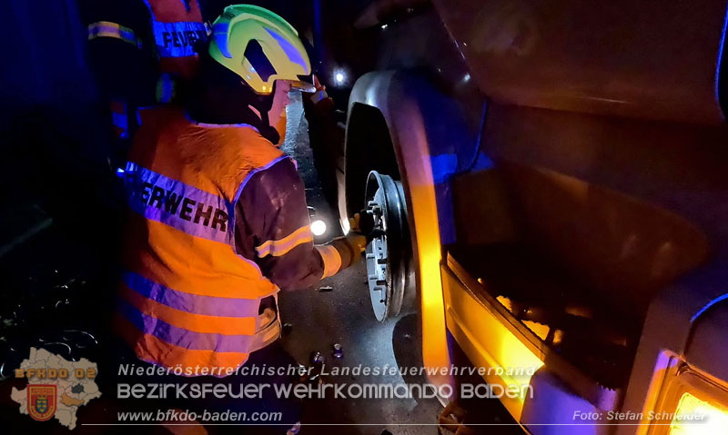 20241219_Personenrettung nach Verkehrsunfall auf der A2 bei Baden Foto: Stefan Schneider BFKDO BADEN 20241219_Personenrettung nach Verkehrsunfall auf der A2 bei Baden Foto: Stefan Schneider BFKDO BADEN