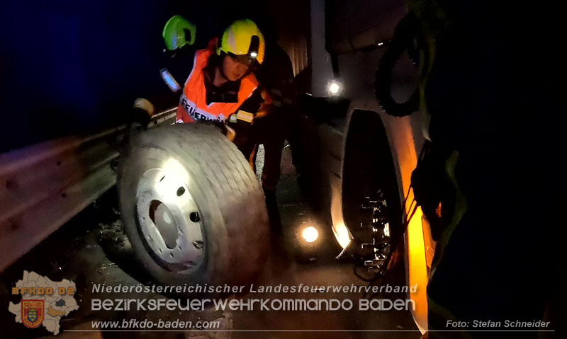 20241219_Personenrettung nach Verkehrsunfall auf der A2 bei Baden Foto: Stefan Schneider BFKDO BADEN 20241219_Personenrettung nach Verkehrsunfall auf der A2 bei Baden Foto: Stefan Schneider BFKDO BADEN