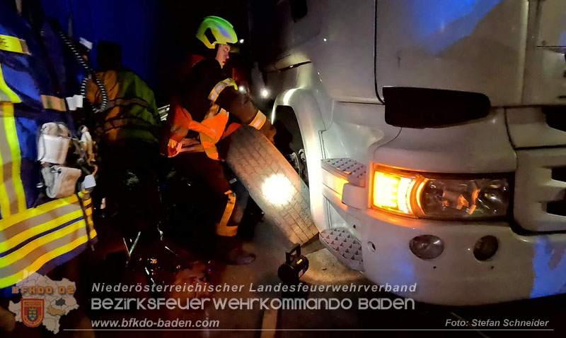 20241219_Personenrettung nach Verkehrsunfall auf der A2 bei Baden Foto: Stefan Schneider BFKDO BADEN 20241219_Personenrettung nach Verkehrsunfall auf der A2 bei Baden Foto: Stefan Schneider BFKDO BADEN