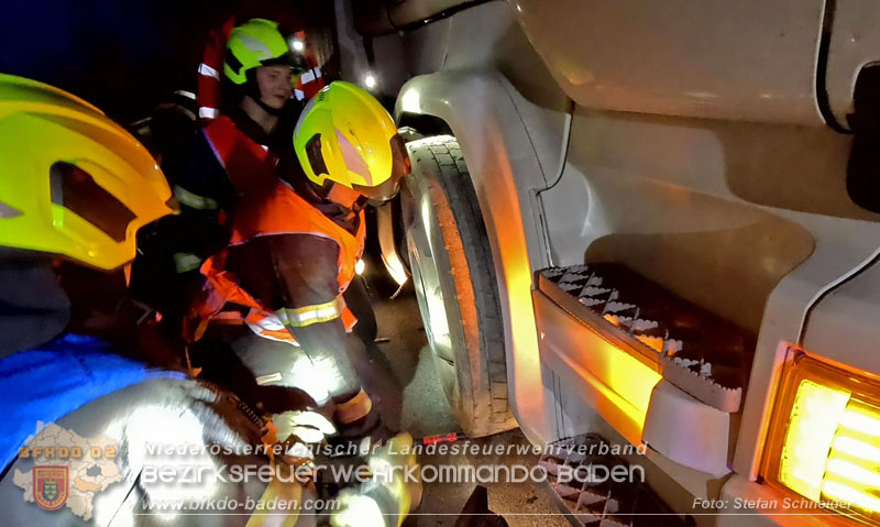 20241219_Personenrettung nach Verkehrsunfall auf der A2 bei Baden Foto: Stefan Schneider BFKDO BADEN 20241219_Personenrettung nach Verkehrsunfall auf der A2 bei Baden Foto: Stefan Schneider BFKDO BADEN