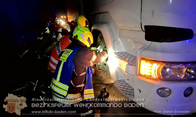 20241219_Personenrettung nach Verkehrsunfall auf der A2 bei Baden Foto: Stefan Schneider BFKDO BADEN 20241219_Personenrettung nach Verkehrsunfall auf der A2 bei Baden Foto: Stefan Schneider BFKDO BADEN
