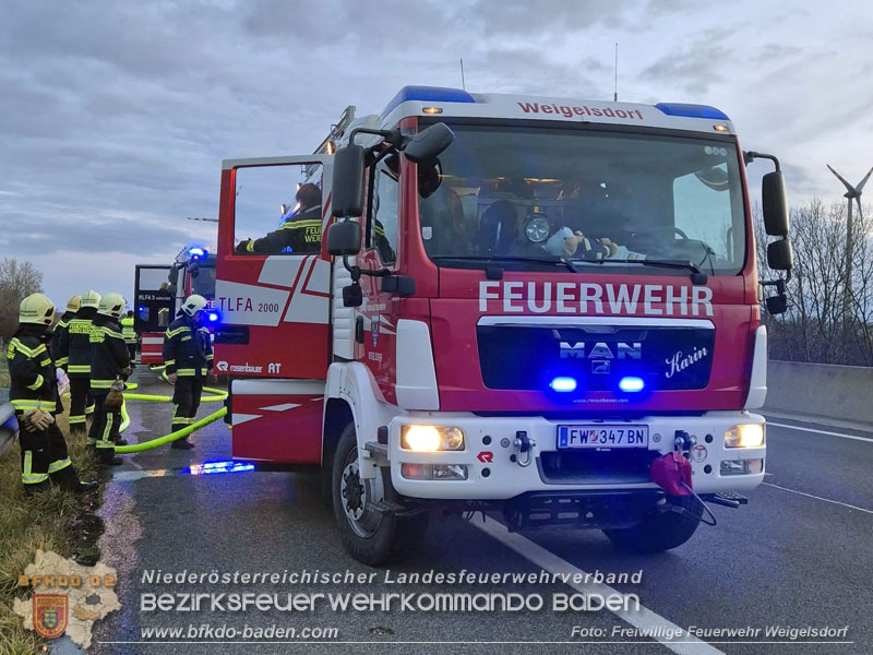 20241220_Fahrzeug-Vollbrand auf der A3 zwischen Pottemdorf und Ebreichsdorf Foto: FF Weigelsdorf 20241220_Fahrzeug-Vollbrand auf der A3 zwischen Pottemdorf und Ebreichsdorf Foto: FF Weigelsdorf