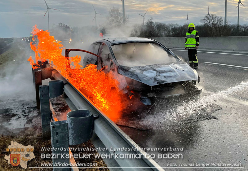 20241220_Fahrzeug-Vollbrand auf der A3 zwischen Pottemdorf und Ebreichsdorf Foto: Thomas Lenger Monatsrevue.at 20241220_Fahrzeug-Vollbrand auf der A3 zwischen Pottemdorf und Ebreichsdorf Foto: Thomas Lenger Monatsrevue.at