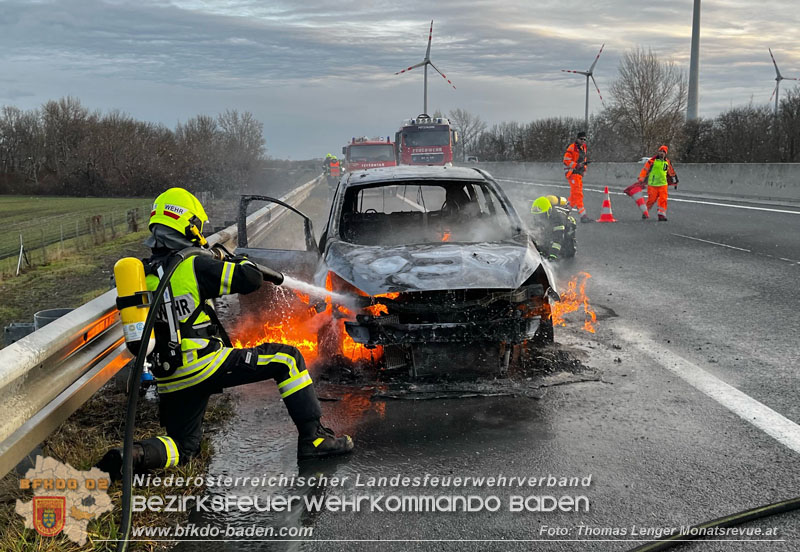 20241220_Fahrzeug-Vollbrand auf der A3 zwischen Pottemdorf und Ebreichsdorf Foto: Thomas Lenger Monatsrevue.at 20241220_Fahrzeug-Vollbrand auf der A3 zwischen Pottemdorf und Ebreichsdorf Foto: Thomas Lenger Monatsrevue.at