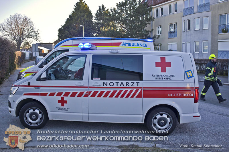 20241227_Lenkerin muss nach Verkehrsunfall in Baden von Feuerwehr befreit werden Foto: Stefan Schneider BFKDO BADEN 20241227_Lenkerin muss nach Verkehrsunfall in Baden von Feuerwehr befreit werden Foto: Stefan Schneider BFKDO BADEN