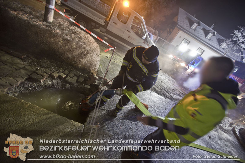 20250101 Rohrbruch einer 200er Hauptwasserleitung in der Stadt Baden Foto: Stefan Schneider BFKDO BADEN 20250101 Rohrbruch einer 200er Hauptwasserleitung in der Stadt Baden Foto: Stefan Schneider BFKDO BADEN