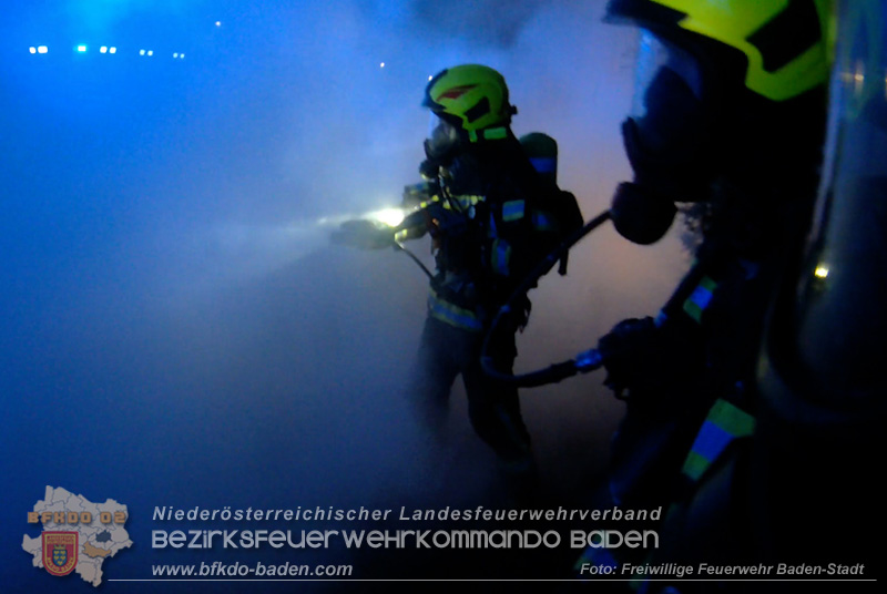 20250115_Zwei geparkte Fahrzeuge im Badener Stadtgebiet in Vollbrand  Foto: Freiwillige Feuerwehr Baden-Stadt