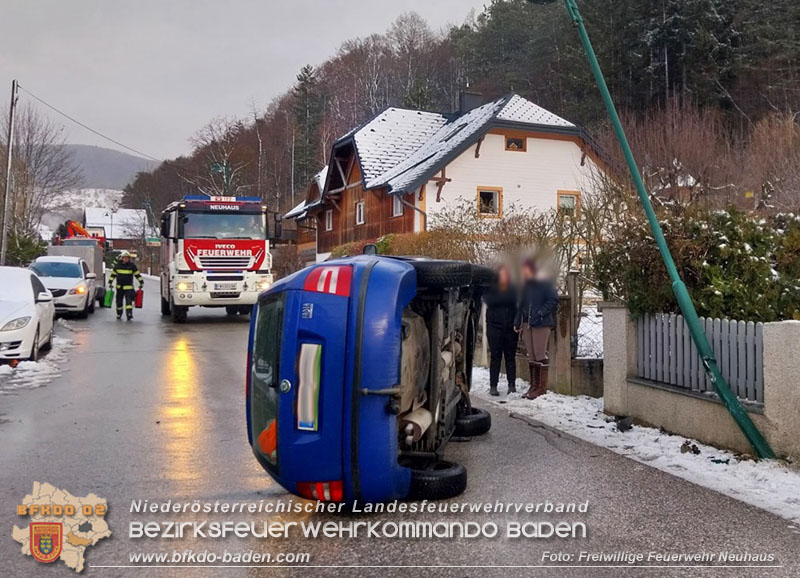 20250115_Verkehrsunfall mit alarmierter Menschenrettung in Neuhaus  Foto: Freiwillige Feuerwehr Neuhaus