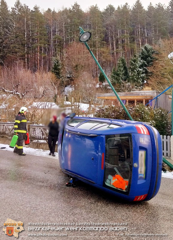 20250115_Verkehrsunfall mit alarmierter Menschenrettung in Neuhaus  Foto: Freiwillige Feuerwehr Neuhaus