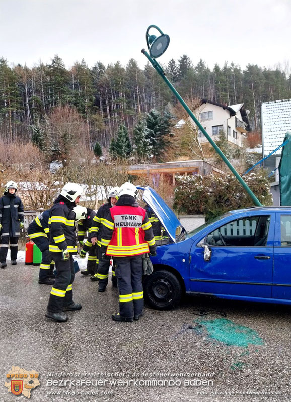 20250115_Verkehrsunfall mit alarmierter Menschenrettung in Neuhaus  Foto: Freiwillige Feuerwehr Neuhaus