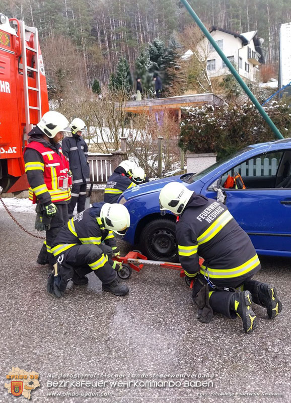 20250115_Verkehrsunfall mit alarmierter Menschenrettung in Neuhaus  Foto: Freiwillige Feuerwehr Neuhaus