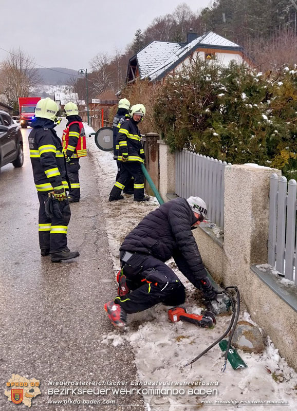 20250115_Verkehrsunfall mit alarmierter Menschenrettung in Neuhaus  Foto: Freiwillige Feuerwehr Neuhaus