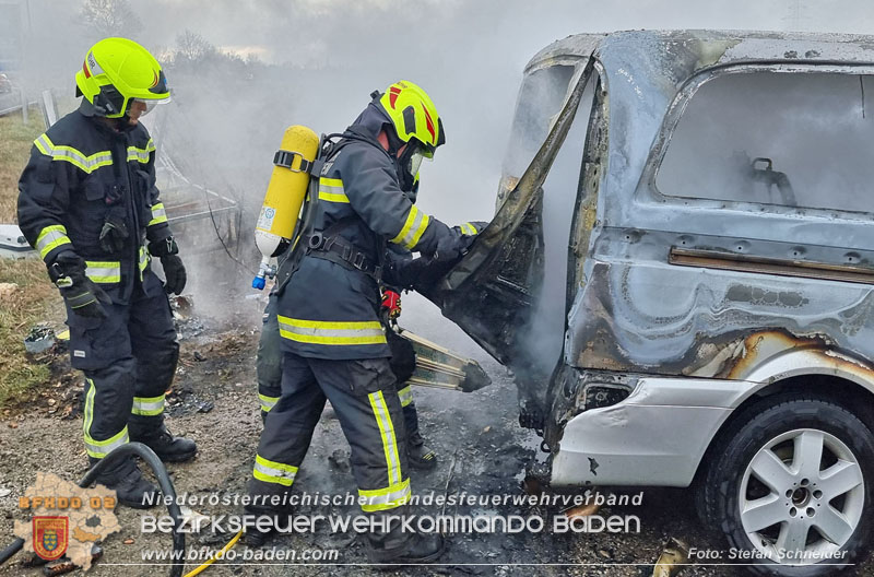 20250116_Fahrzeugbrand B17 Höhe der Autobahnanschlussstelle A2 Traiskirchen   Foto: Stefan Schneider BFKDO BADEN