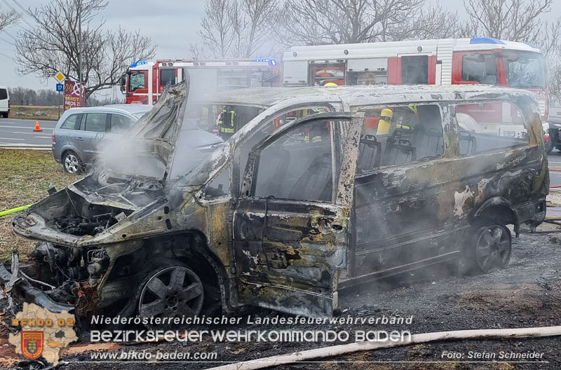 20250116_Fahrzeugbrand B17 Höhe der Autobahnanschlussstelle A2 Traiskirchen   Foto: Stefan Schneider BFKDO BADEN