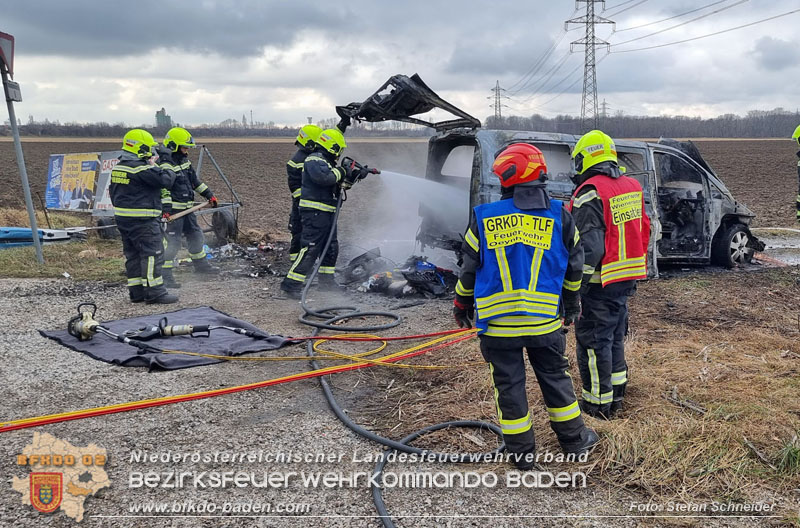 20250116_Fahrzeugbrand B17 Höhe der Autobahnanschlussstelle A2 Traiskirchen   Foto: Stefan Schneider BFKDO BADEN
