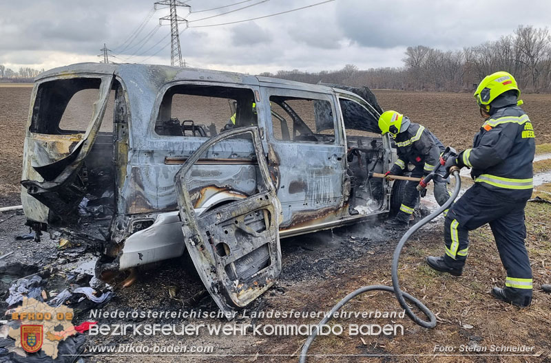 20250116_Fahrzeugbrand B17 Höhe der Autobahnanschlussstelle A2 Traiskirchen   Foto: Stefan Schneider BFKDO BADEN