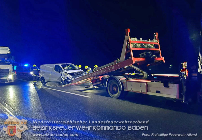 20250123_Alarmierte Menschenrettung nach Verkehrsunfall auf der A21 bei Heiligenkreuz Foto: FF Alland 20250123_Alarmierte Menschenrettung nach Verkehrsunfall auf der A21 bei Heiligenkreuz Foto: FF Alland