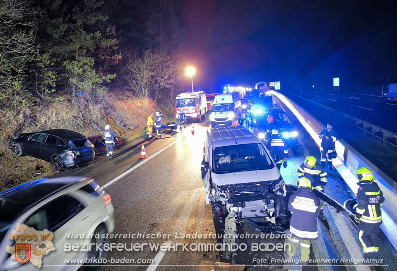 20250123_Alarmierte Menschenrettung nach Verkehrsunfall auf der A21 bei Heiligenkreuz Foto: FF Heiligenkreuz 20250123_Alarmierte Menschenrettung nach Verkehrsunfall auf der A21 bei Heiligenkreuz Foto: FF Heiligenkreuz