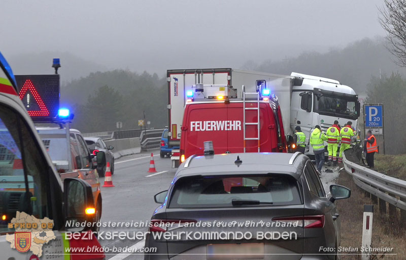 20250125_LKW-Unfall mit Gefahrgut auf der A21 bei Heiligenkreuz Foto: Stefan Schneider BFKDO BADEN 20250125_LKW-Unfall mit Gefahrgut auf der A21 bei Heiligenkreuz Foto: Stefan Schneider BFKDO BADEN