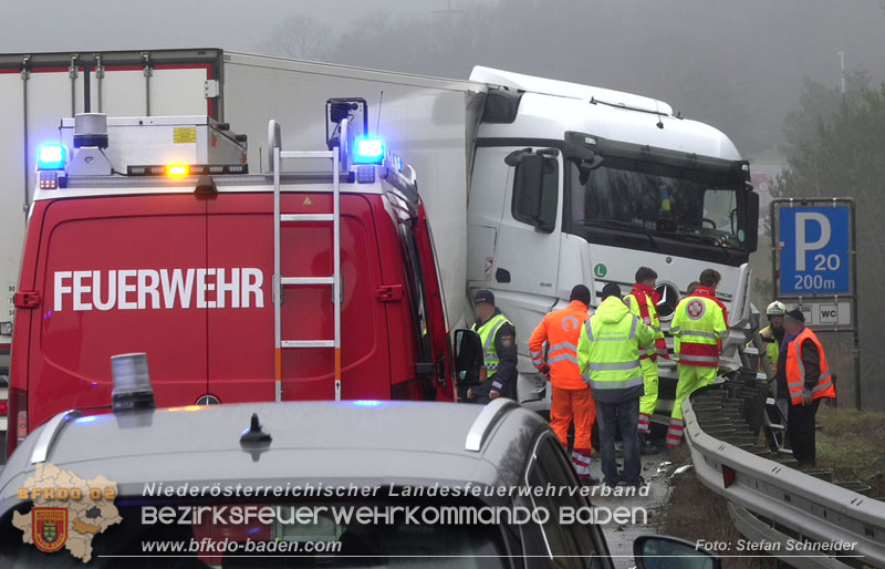 20250125_LKW-Unfall mit Gefahrgut auf der A21 bei Heiligenkreuz Foto: Stefan Schneider BFKDO BADEN 20250125_LKW-Unfall mit Gefahrgut auf der A21 bei Heiligenkreuz Foto: Stefan Schneider BFKDO BADEN