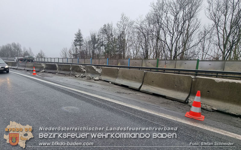 20250125_LKW-Unfall mit Gefahrgut auf der A21 bei Heiligenkreuz Foto: Stefan Schneider BFKDO BADEN 20250125_LKW-Unfall mit Gefahrgut auf der A21 bei Heiligenkreuz Foto: Stefan Schneider BFKDO BADEN
