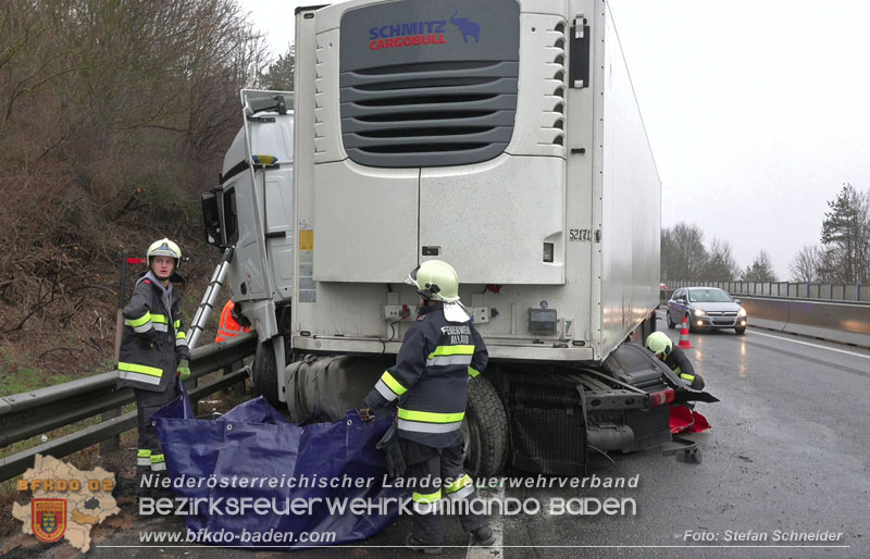 20250125_LKW-Unfall mit Gefahrgut auf der A21 bei Heiligenkreuz Foto: Stefan Schneider BFKDO BADEN 20250125_LKW-Unfall mit Gefahrgut auf der A21 bei Heiligenkreuz Foto: Stefan Schneider BFKDO BADEN
