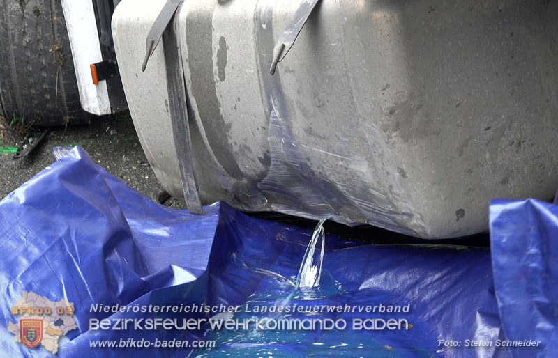 20250125_LKW-Unfall mit Gefahrgut auf der A21 bei Heiligenkreuz Foto: Stefan Schneider BFKDO BADEN 20250125_LKW-Unfall mit Gefahrgut auf der A21 bei Heiligenkreuz Foto: Stefan Schneider BFKDO BADEN